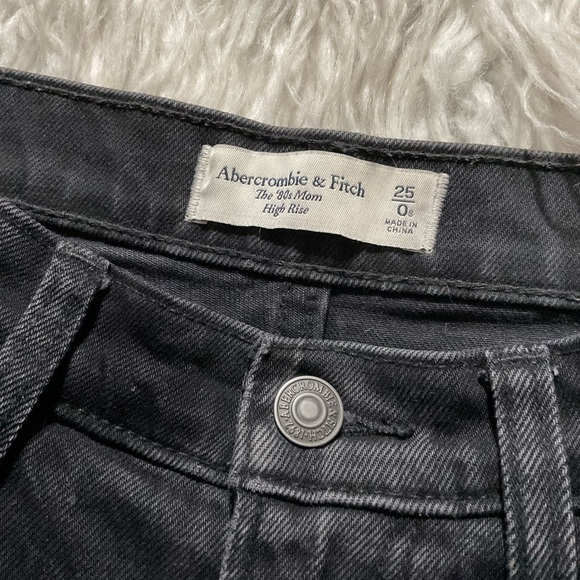 Abercrombie‎ The 80s Mom High Rise Jeans - Picture 2 of 4